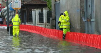 Copertina di Milano, esonda il fiume Lambro: evacuate le comunità del Parco. L’assessore Granelli: “Livello d’acqua in risalita”