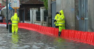 Copertina di Milano, esonda il fiume Lambro: evacuate le comunità del Parco. L’assessore Granelli: “Livello d’acqua in risalita”