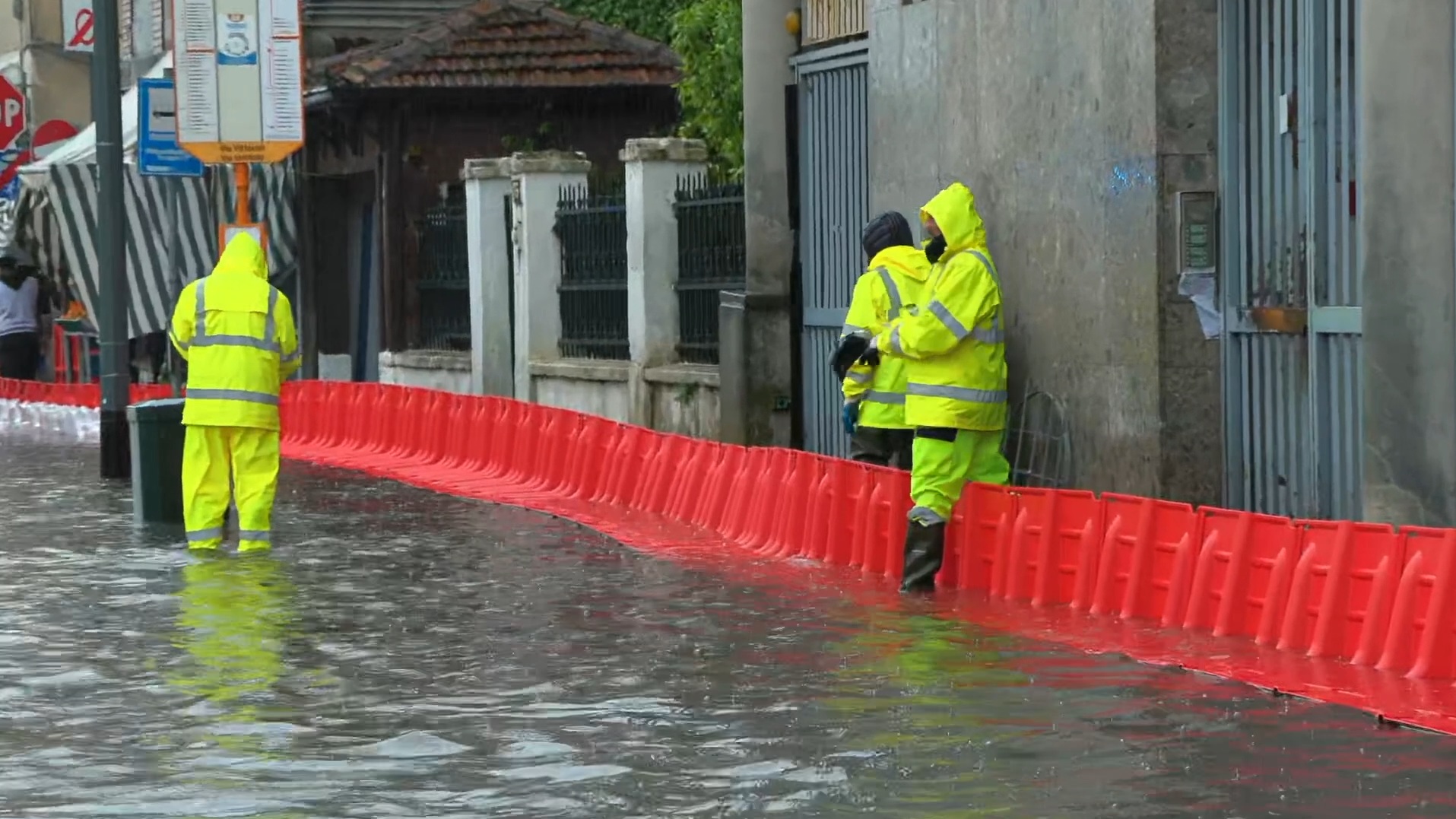 milano esonda il fiume lambro evacuate le comunit224 del parco l8217assessore granelli livello d8217acqua in risalita