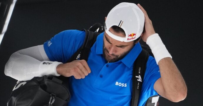 Berrettini, l’incubo non finisce mai: si ritira dal Roland Garros per l’infortunio agli addominali