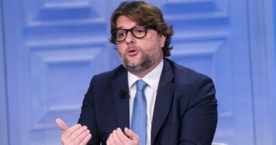 Copertina di Il responsabile economico di Fdi striglia la Consob per aver dato più tempo a Unicredit su Bpm