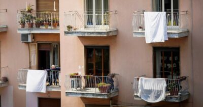 Copertina di Ultimo giorno di Gaza: sabato sudari, lenzuola, vessilli bianchi appesi per i palestinesi