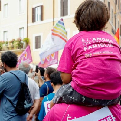 Copertina di “Figli nati da Pma, vanno riconosciute entrambe le madri”. La Consulta mette fine al caos