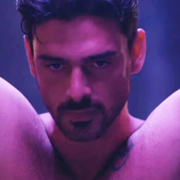 “Il premier Giorgia Meloni ama il suo paese… Oggi la sinistra è fatta solo di radical chic che non sanno niente del comunismo vero”: Michele Morrone torna a parlare