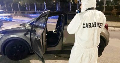 Copertina di Una donna morta e un’altra gravemente ferita a Napoli: ipotesi tentato omicidio-suicidio