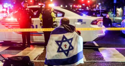 Copertina di Washington, due membri dell’ambasciata israeliana uccisi. L’assassino: “Free Palestine”, Trump: “Orribili omicidi”