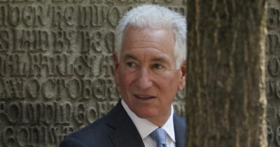 Copertina di Charles Kushner, il consuocero di Trump condannato per evasione e corruzione, confermato ambasciatore Usa in Francia