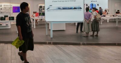 Copertina di Trump contro Apple, imposta del 25% se gli iPhone vengono prodotti fuori dagli Usa