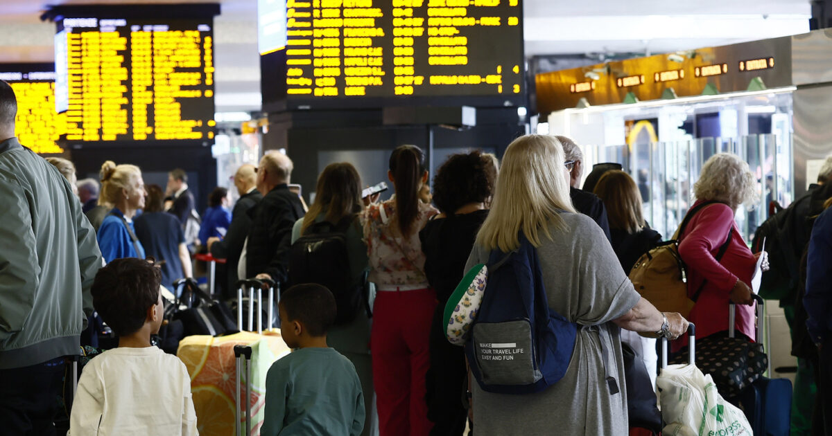 Oggi lo sciopero dei trasporti: a Roma treni cancellati o con ritardi fino a 90 minuti Oggi lo sciopero dei trasporti: a Roma treni cancellati o con ritardi fino a 90 minuti