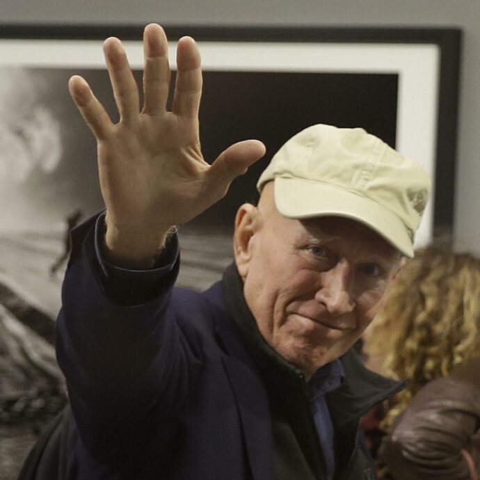 Morto Sebastião Salgado, chi era il fotografo dei poveri e della crisi ambientale