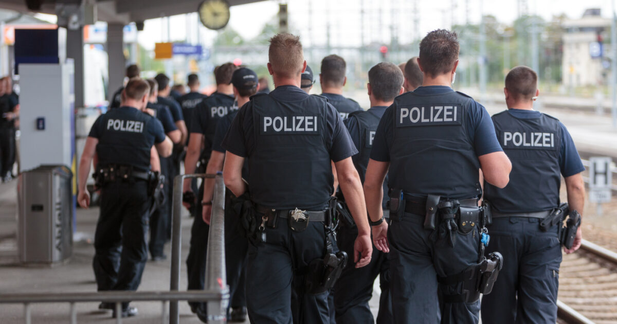 Attacco con coltello nella stazione di Amburgo: 12 feriti, tre in fin di vita Attacco con coltello nella stazione di Amburgo: 12 feriti, tre in fin di vita