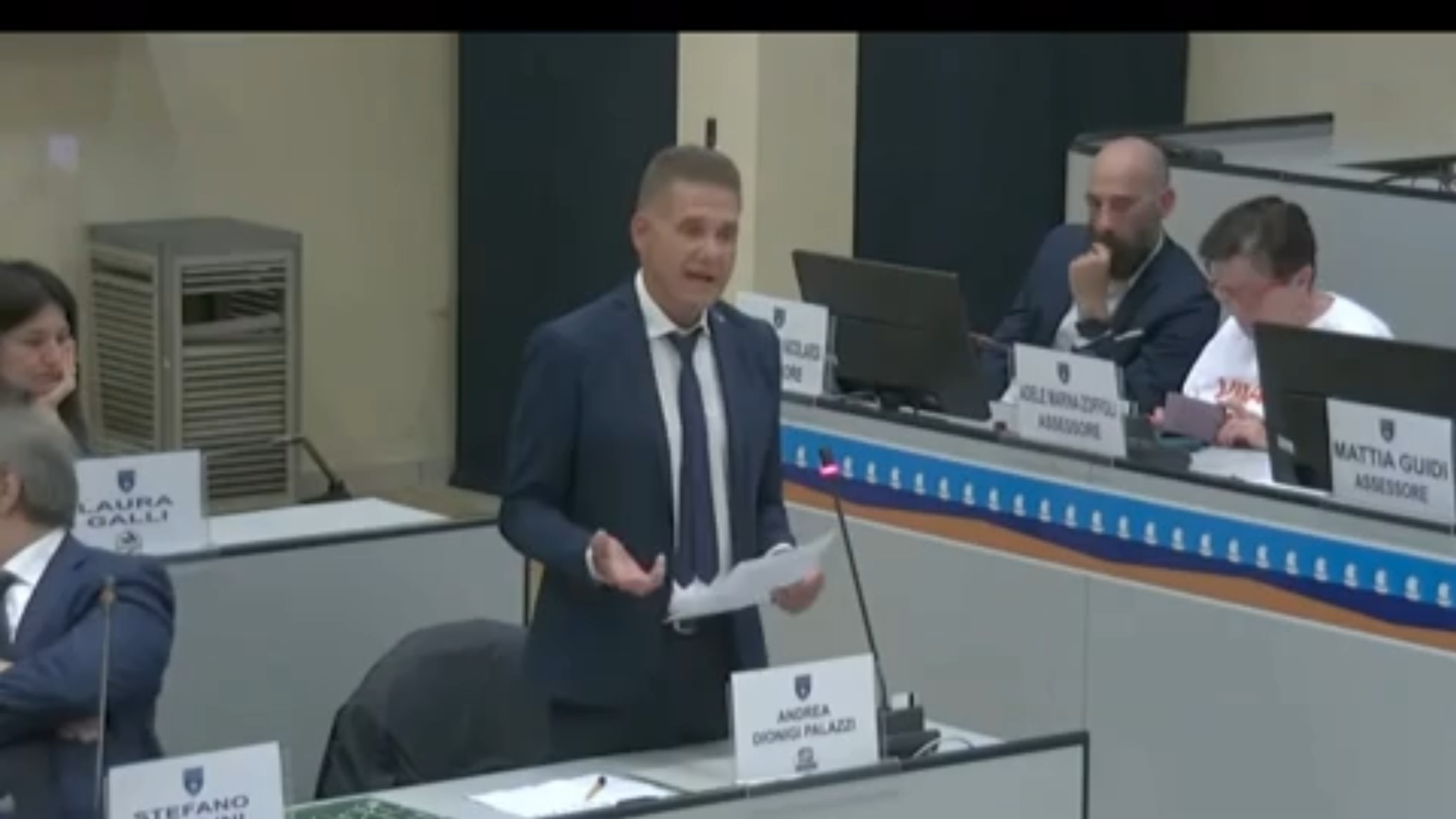 Riccione revoca la cittadinanza onoraria a Mussolini. Il consigliere di Forza Italia: “Avete paura della storia” Riccione revoca la cittadinanza onoraria a Mussolini. Il consigliere di Forza Italia: “Avete paura della storia”