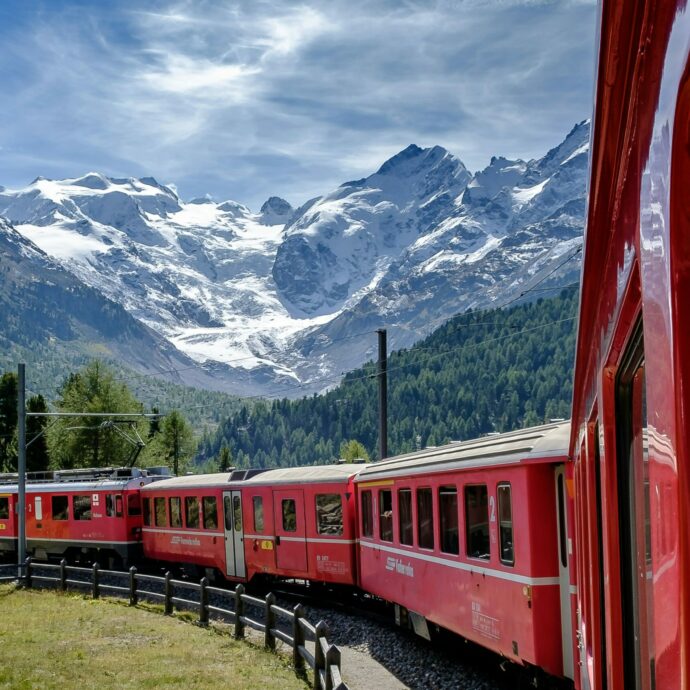L’Italia da scoprire in treno, tra carrozze storiche e panorami mozzafiato: ecco le mete perfette per l’estate 2025
