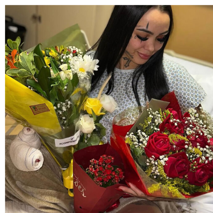 “Sono sopravvissuta a 10 coltellate, un miracolo. Dio mi ha dato un’altra possibilità”: l’influencer Luna Abrahao lascia il fidanzato e lui l’accoltella in diretta sui social