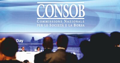 Copertina di Osnato (FdI) attacca Savona, il Pd lo difende