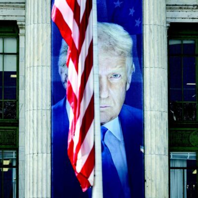 Copertina di Trump: “Da giugno dazi Ue al 50%”. E le Borse cadono