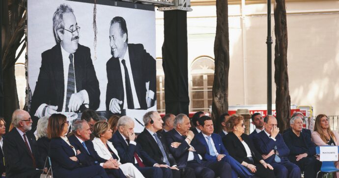 Fischi e proteste: per ricordare l’attentato a Falcone due minuti di silenzio “separati”