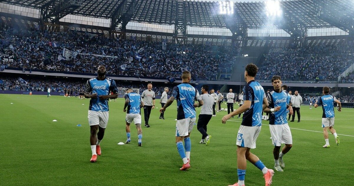 Napoli Cagliari e Como Inter: è la notte dello scudetto | La diretta delle due partite Napoli Cagliari e Como Inter: è la notte dello scudetto | La diretta delle due partite