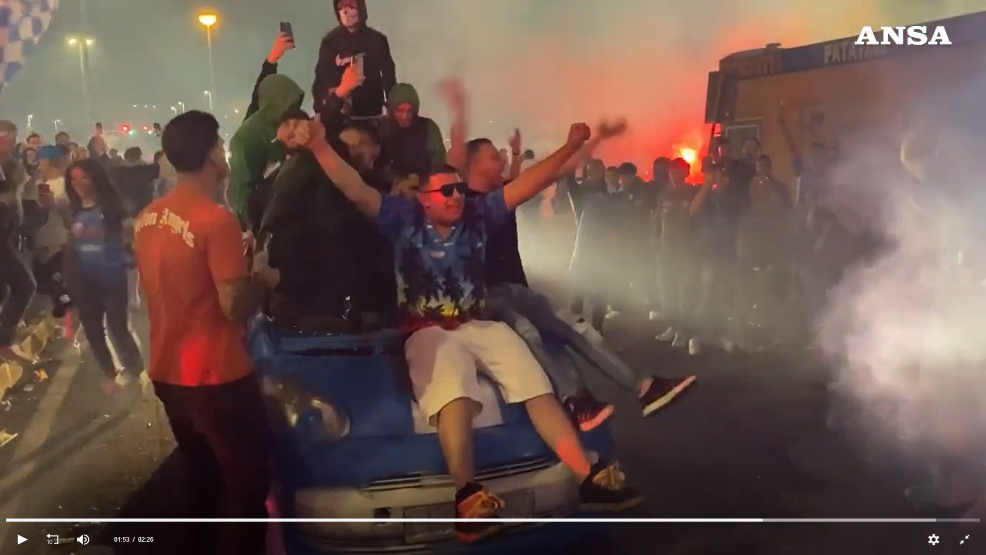 napoli campione d italia la festa dei tifosi per le strade della città