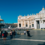 Copertina di Papa Leone XIV dona 5mila croissant ai senza fissa dimora di Roma