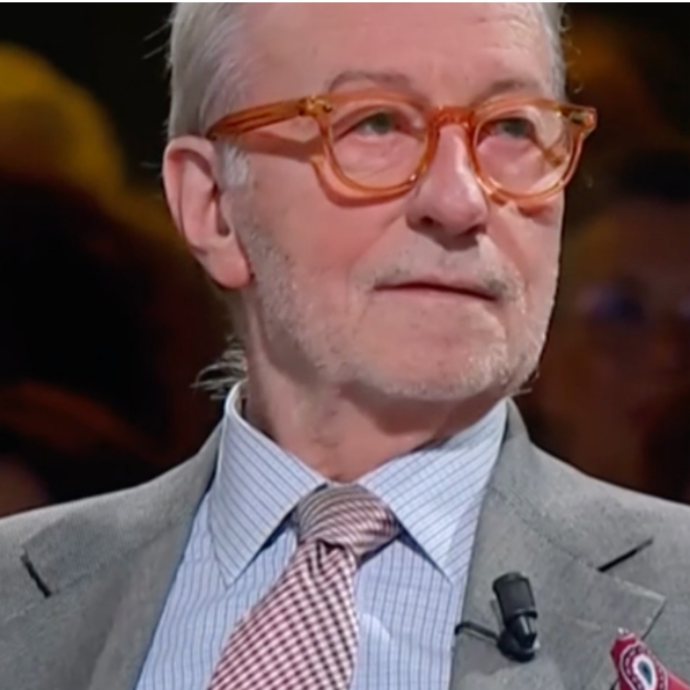 “Le donne vittime di violenza possono rifugiarsi a casa mia, se sono bone”: la frase choc di Vittorio Feltri scatena le proteste: “La Rai prenda posizione”