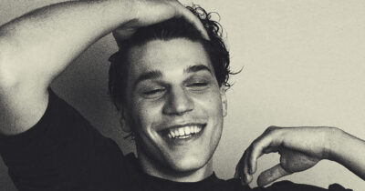 Copertina di Nicolò: “Dopo l'eliminazione ad Amici travolto d'affetto. Studio giorno e notte per la maturità. TrigNO è mio fratello. Sogno il duetto con Olly”