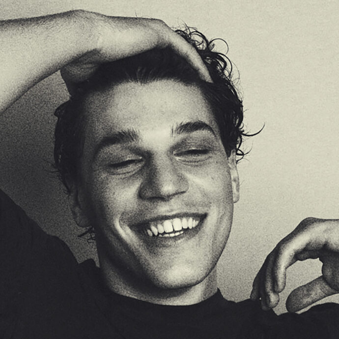 “Dopo l’eliminazione ad Amici travolto d’affetto. Studio giorno e notte per la maturità. TrigNO ricorda mio fratello. Sogno di collaborare con Olly”: parla Nicolò