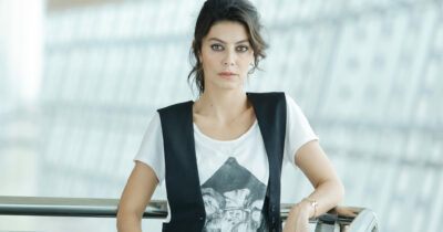 Copertina di Alessandra Mastronardi: “Se sapessi 'leggere' dentro chi incontro, mi risparmierei tante brutte avventure. Per Giuseppe Tornatore farei tutto, pure il caffè”