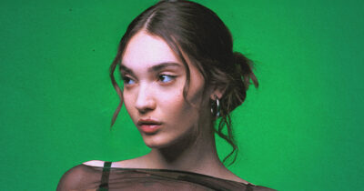 Copertina di Antonia: "Durante Amici ho pensato di non saper più cantare e avevo paura del giudizio della gente. Tornata a casa sono andata sugli scogli a vedere il mare”