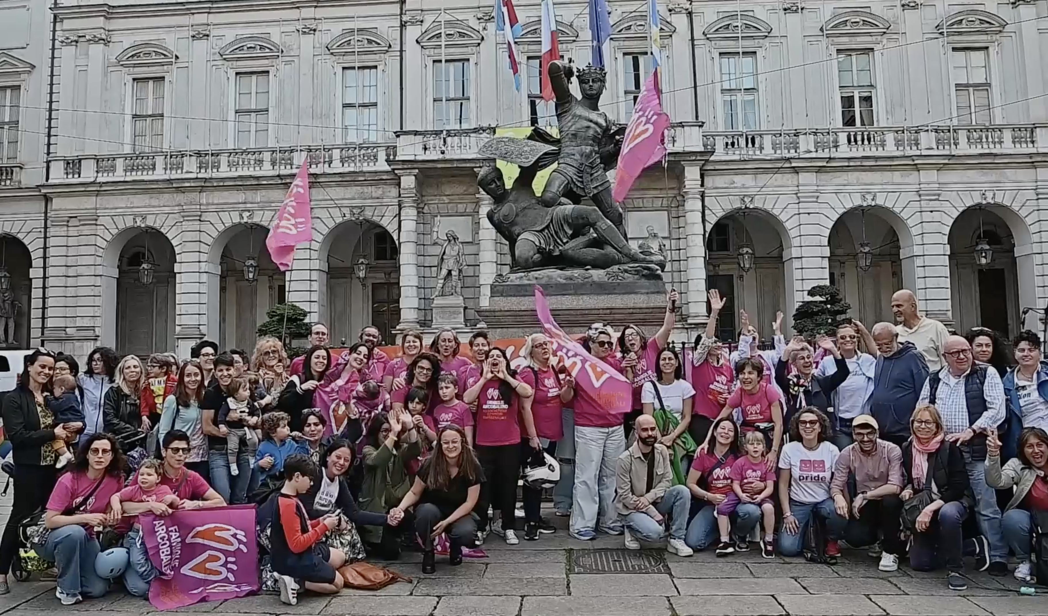 Riconosciuti i figli delle madri arcobaleno, la festa al Comune di Torino: “La parola fine a sette anni di battaglia” Riconosciuti i figli delle madri arcobaleno, la festa al Comune di Torino: “La parola fine a sette anni di battaglia”