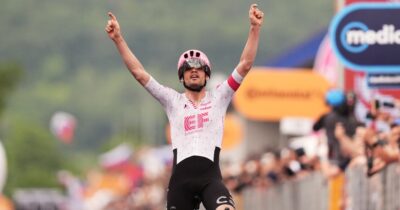 Copertina di Giro d’Italia, ad Asgreen la 14esima tappa. Del Toro tiene la maglia rosa, una maxi caduta cambia la classifica generale