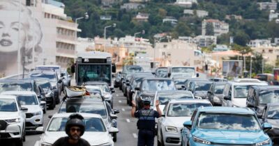 Copertina di Black out elettrico in Francia, ripristinata la luce. Applausi per strada a Cannes dove si assegna la Palma d’oro