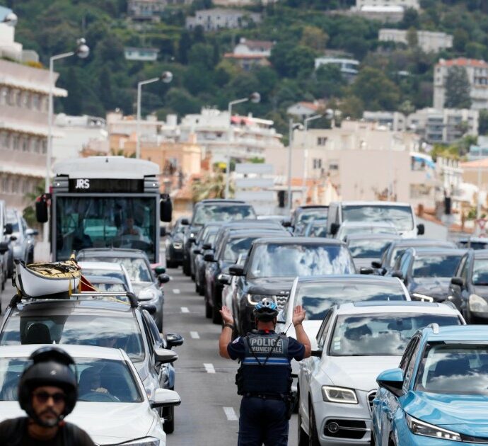 Black out elettrico, 160mila case senza luce: pista dell’incendio doloso. A Cannes proiezioni ferme