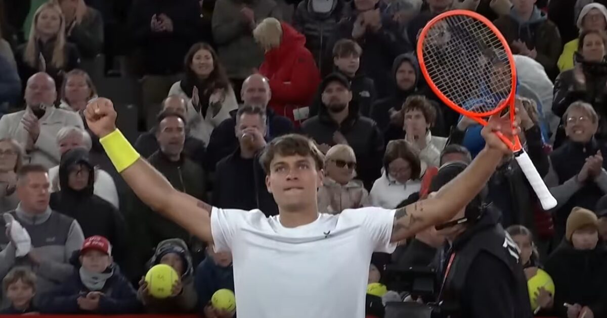 Flavio Cobolli trionfa all’Atp di Amburgo: Rublev sconfitto in due set Flavio Cobolli trionfa all’Atp di Amburgo: Rublev sconfitto in due set