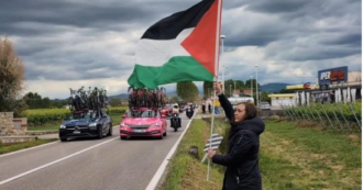 Copertina di Eurodeputata di Europa Verde identificata dai carabinieri per aver esposto una bandiera palestinese mentre passava il Giro