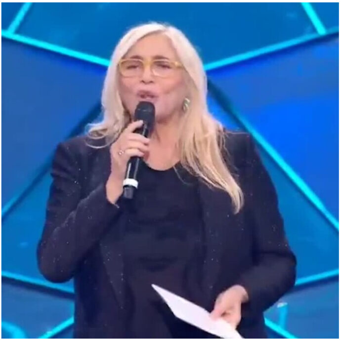 “Fiorello che ca**o di casino hai fatto. Faccio un invito, Domenica in si fa con me”: così Mara Venier. Lo showman risponde: “Ma io la domenica uso il girello!”