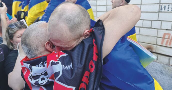Ucraina, lo scambio di prigionieri: “Spesso ci hanno detto: vi rilasciamo, non ci speravo più”