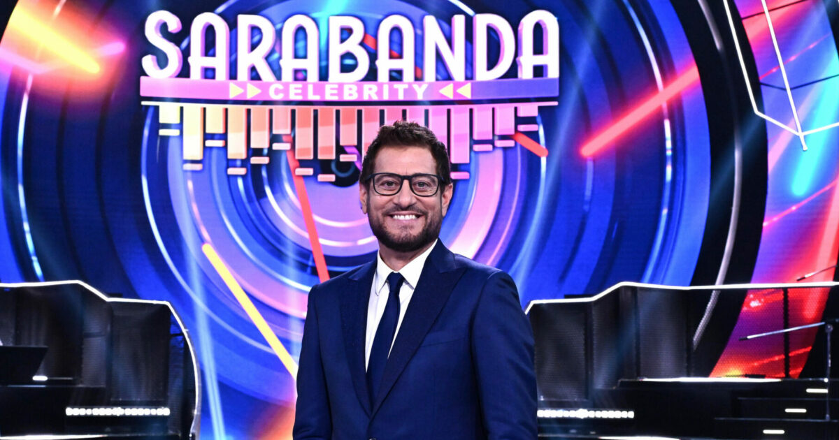 sarabanda celebrity enrico papi mette in campo otto vip per scatenarsi al karaoke ecco cosa accadrà