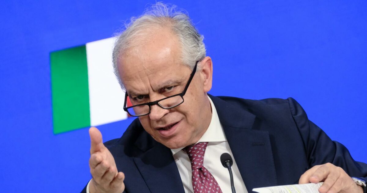Mafia, il governo vuole modificare lo scioglimento dei Comuni. Piantedosi: “Valutiamo alternative”. Avs: “Ipotesi inquietante” Mafia, il governo vuole modificare lo scioglimento dei Comuni. Piantedosi: “Valutiamo alternative”. Avs: “Ipotesi inquietante”