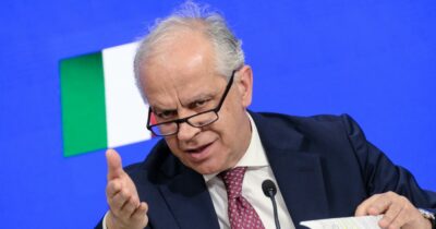 Copertina di Mafia, il governo vuole modificare lo scioglimento dei Comuni. Piantedosi: “Valutiamo alternative”. Avs: “Ipotesi inquietante”