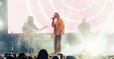 Copertina di Sangiovanni a sorpresa al MI AMI 2025: "Non faccio live da tre anni e sono sempre stato bene, ma questa settimana ho avuto un febbrone. Non molliamo mai"