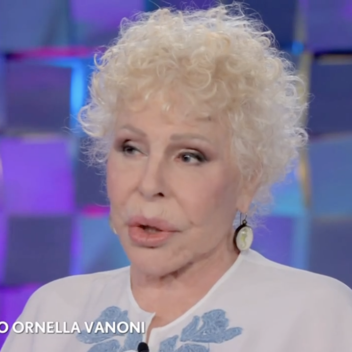 “La morte è vicina, facile pensarlo a 90 anni. Vivo sola da tanti anni, ho deciso così. A volte mi manca la condivisione e una carezza”: parla Ornella Vanoni