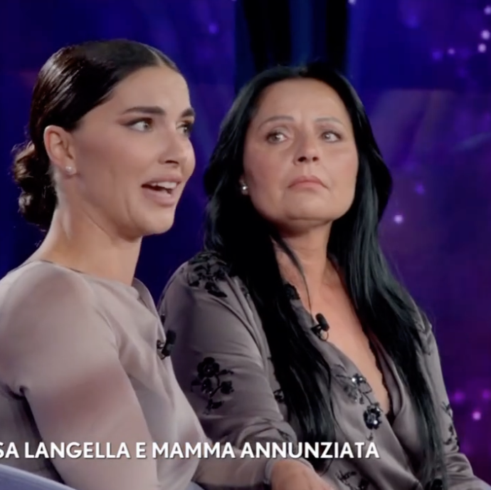 “Quando è arrivata la malattia di mamma al seno da un momento all’altro non abbiamo capito più niente”: la commozione di Teresa Langella a “Verissimo”