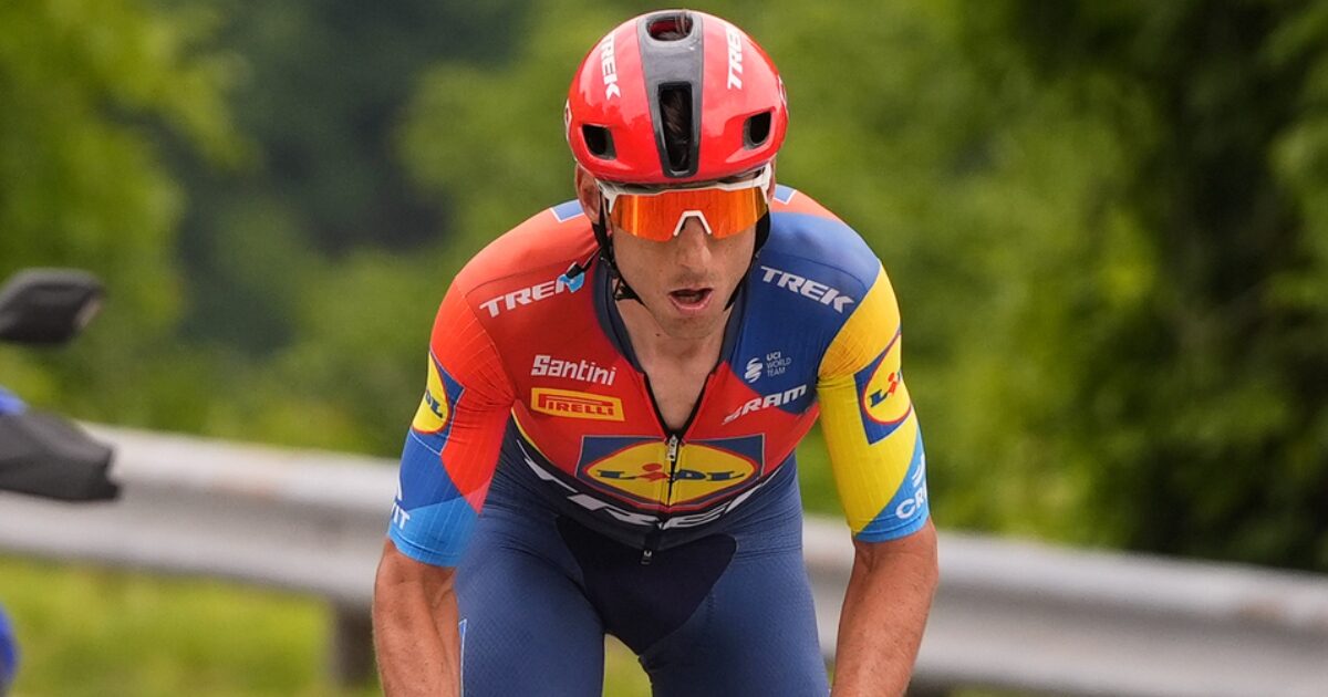 Giro d’Italia, Carlos Verona si aggiudica la 15esima tappa. Del Torto resta in maglia rosa, Roglic perde terreno