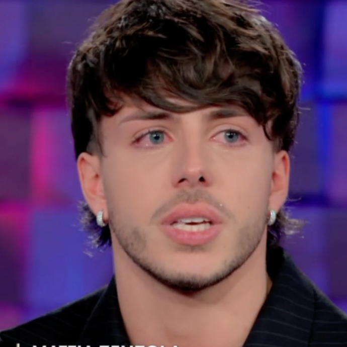 “Ho paura, mi sento troppo piccolo per immaginare una vita senza mio padre. Ci stiamo affidando ai medici”: Mattia Zenzola di “Amici” scoppia in lacrime