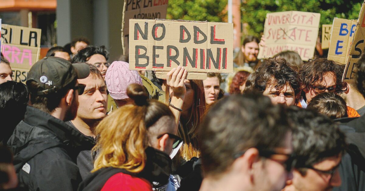 università di torino 48 prof congelano le carriere per l assunzione dei precari prima dare un futuro a chi tiene in piedi la didattica