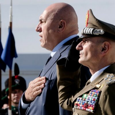 Copertina di Più armi, riserva militare e Nato: vademecum bellicista di Crosetto