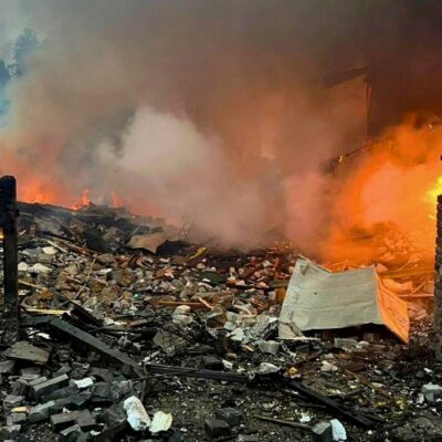 Copertina di I russi bombardano Kiev, ma aprono: “Altri negoziati diretti e ancora in Turchia”