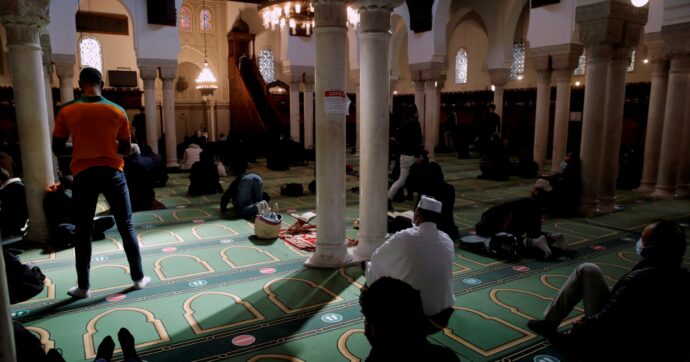 Islam, il  “dossier choc” a orologeria che scatena i mastini  di Macron