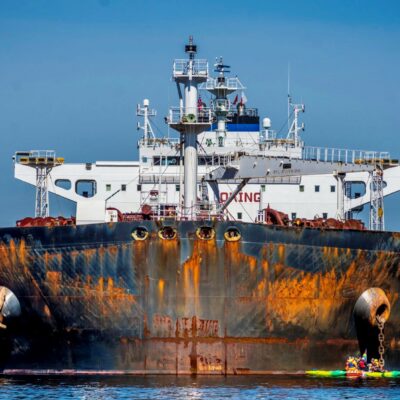 Copertina di Mosca esporta greggio come prima del 2022, ma ci guadagna di meno